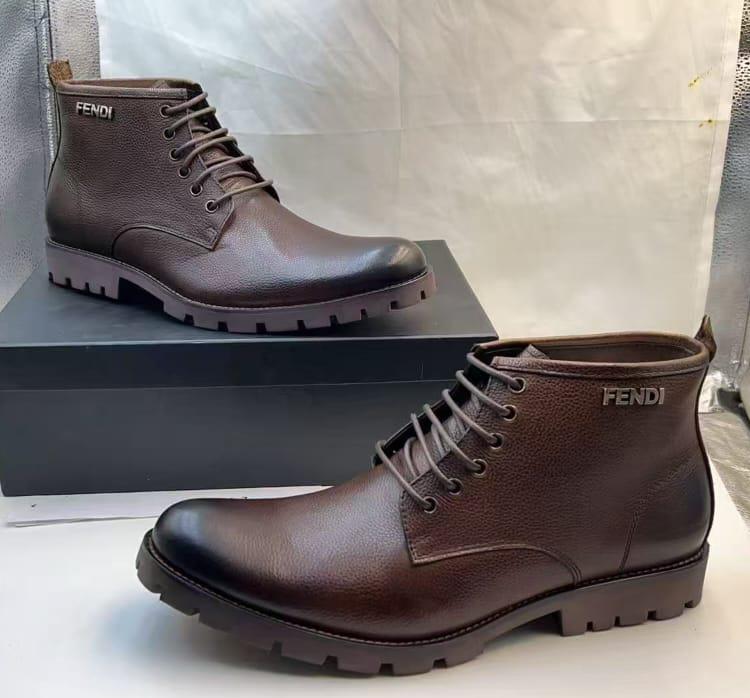 MONARCH Modern Contrast Leather Lug-Sole Boot