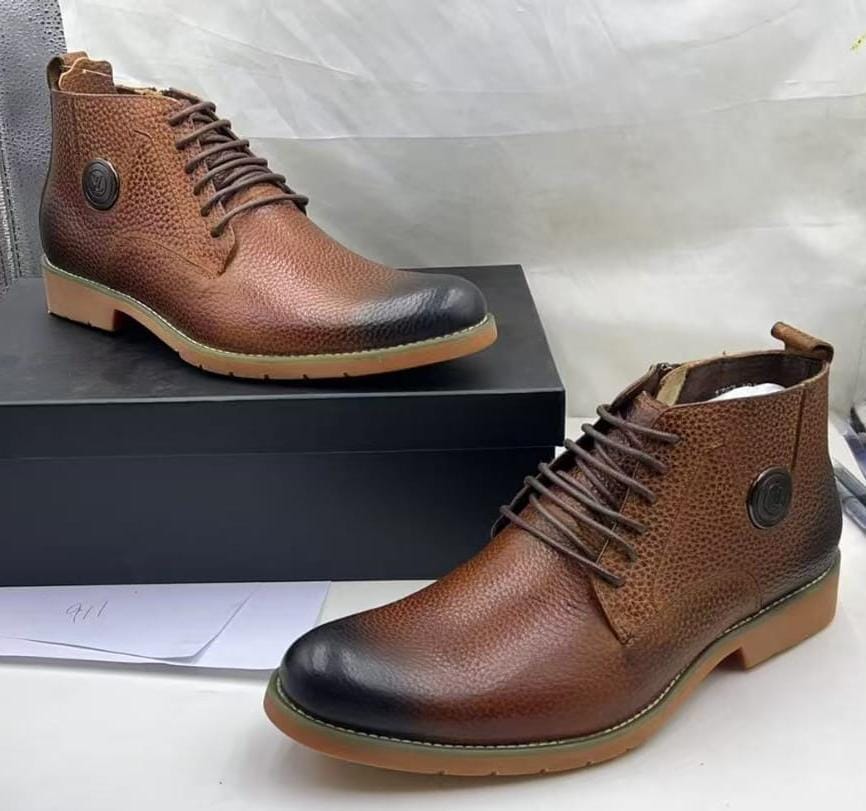 VECTOR Modern Pebbled Leather Contrast-Toe Boot