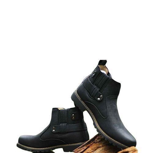 BLACK Luxurious Boots.