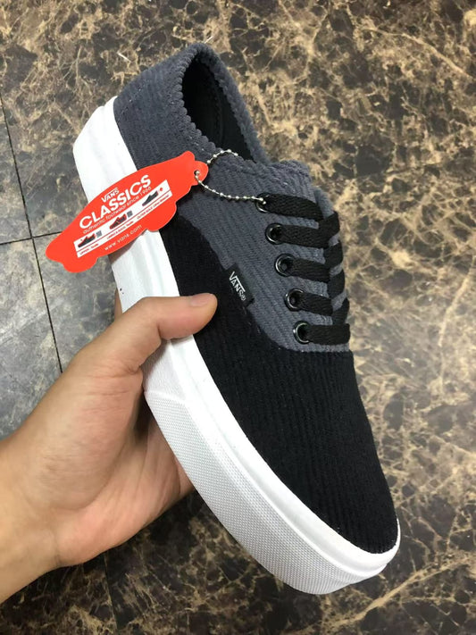 Vans Corduroy Sneaker – Burgundy & Black Classic