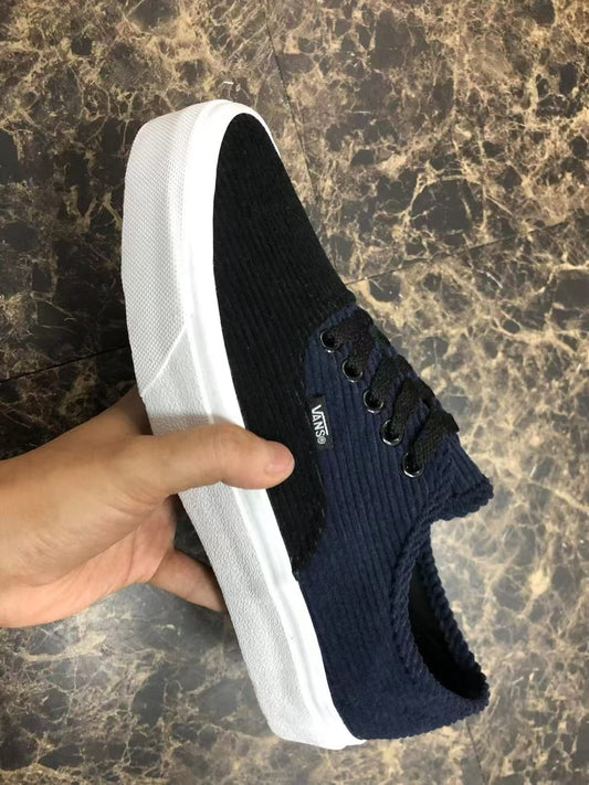 Vans Corduroy Sneaker – Burgundy & Black Classic.