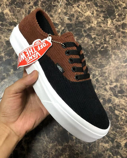 Vans Corduroy Sneaker – Burgundy & Black Classic.