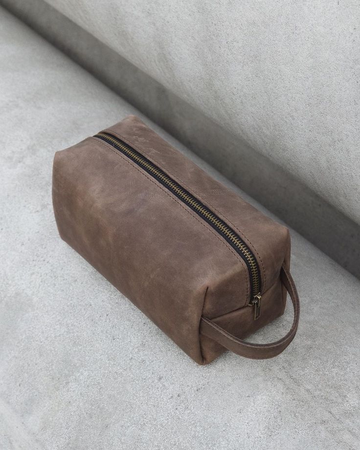 Kiongozi Dopp Kit – Full Grain Leather Toiletry Bag for Men (Black, Brown, Tan)